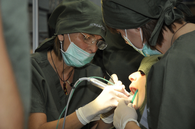 dr-talos-mariann-2008-dental-world1
